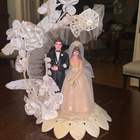 Vintage Wedding Cake topper Bride and Groom - Picture 5 of 5